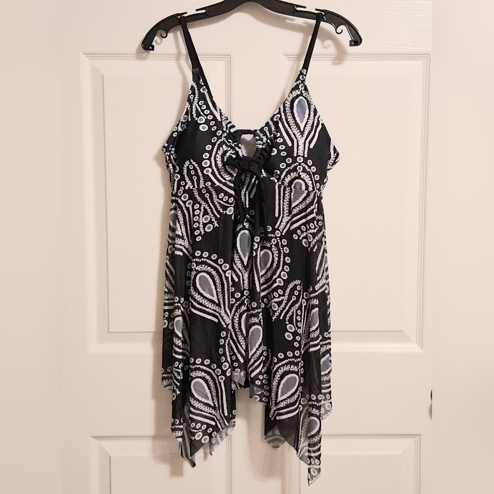NWOT 1 Piece Swimsuit Black And White Paisley Print